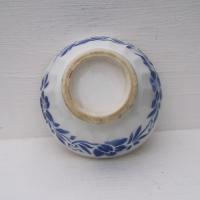 Ancien bol a cotes sur piedouche decor frise de fleurs bleues 5