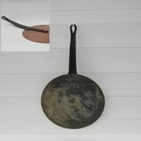 Ancien couvercle cuivre et fer forge diametre 26cm 