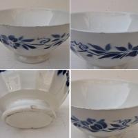 Ancien gros bol de ferme a cotes sur pied douche decor de fleurs bleues 3