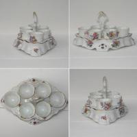 Ancien oeufrier porte coquetiers en porcelaine et ses six coquetiers decor fleurs champetres 2