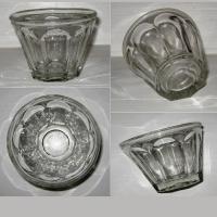 Ancien pot a confiture en verre moule de forme conique 2