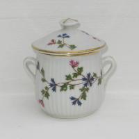 Ancien pot a creme en porcelaine blanche a decor dit aux barbeaux 1b