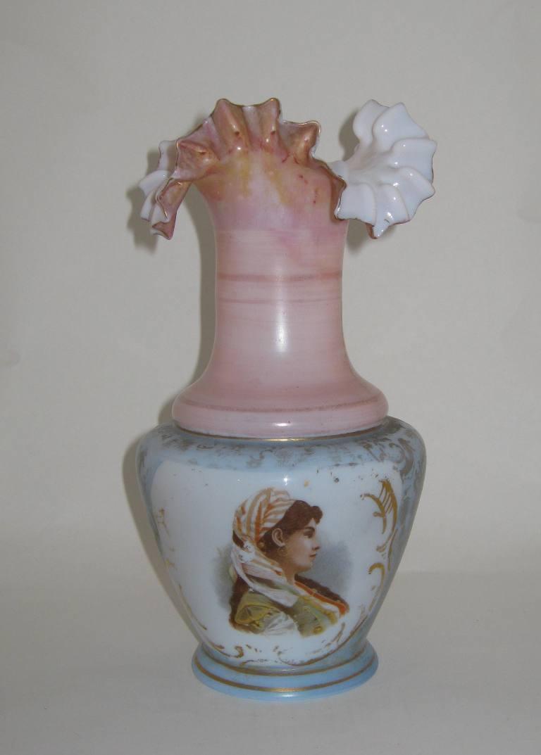 Ancien vase en opaline diseuse de bonnes aventures 1