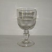 Ancien verre a pied a vin ou a eau a 1