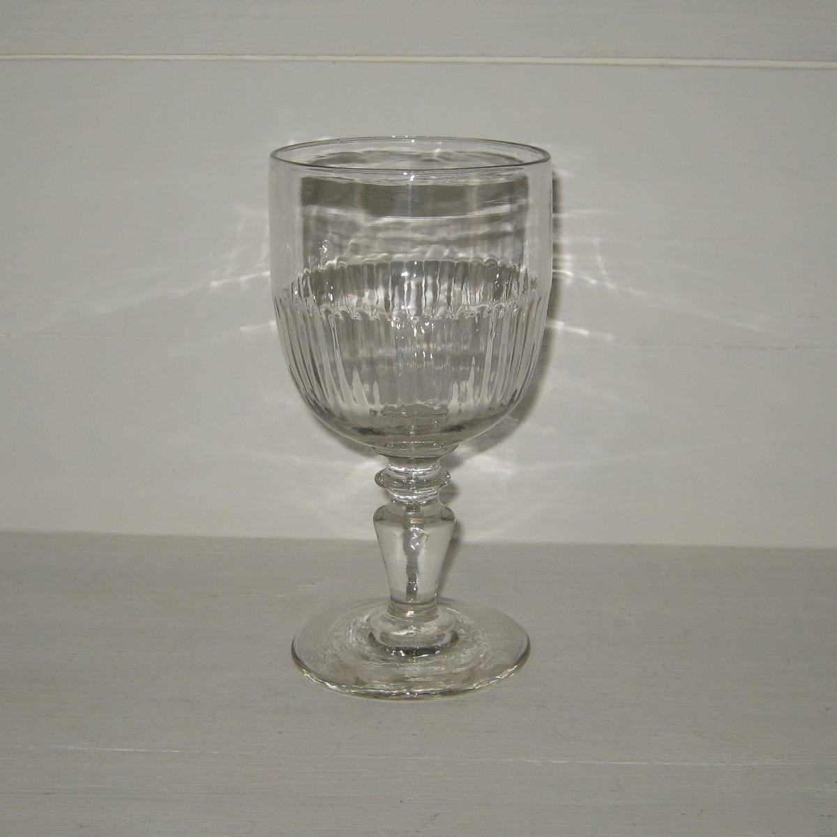 Ancien verre a pied a vin ou a eau b 1