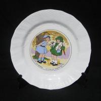 Ancienne assiette a dessert decor d enfants dv sarreguemines intitulee 4 ces hommes un rien les embarasse 1