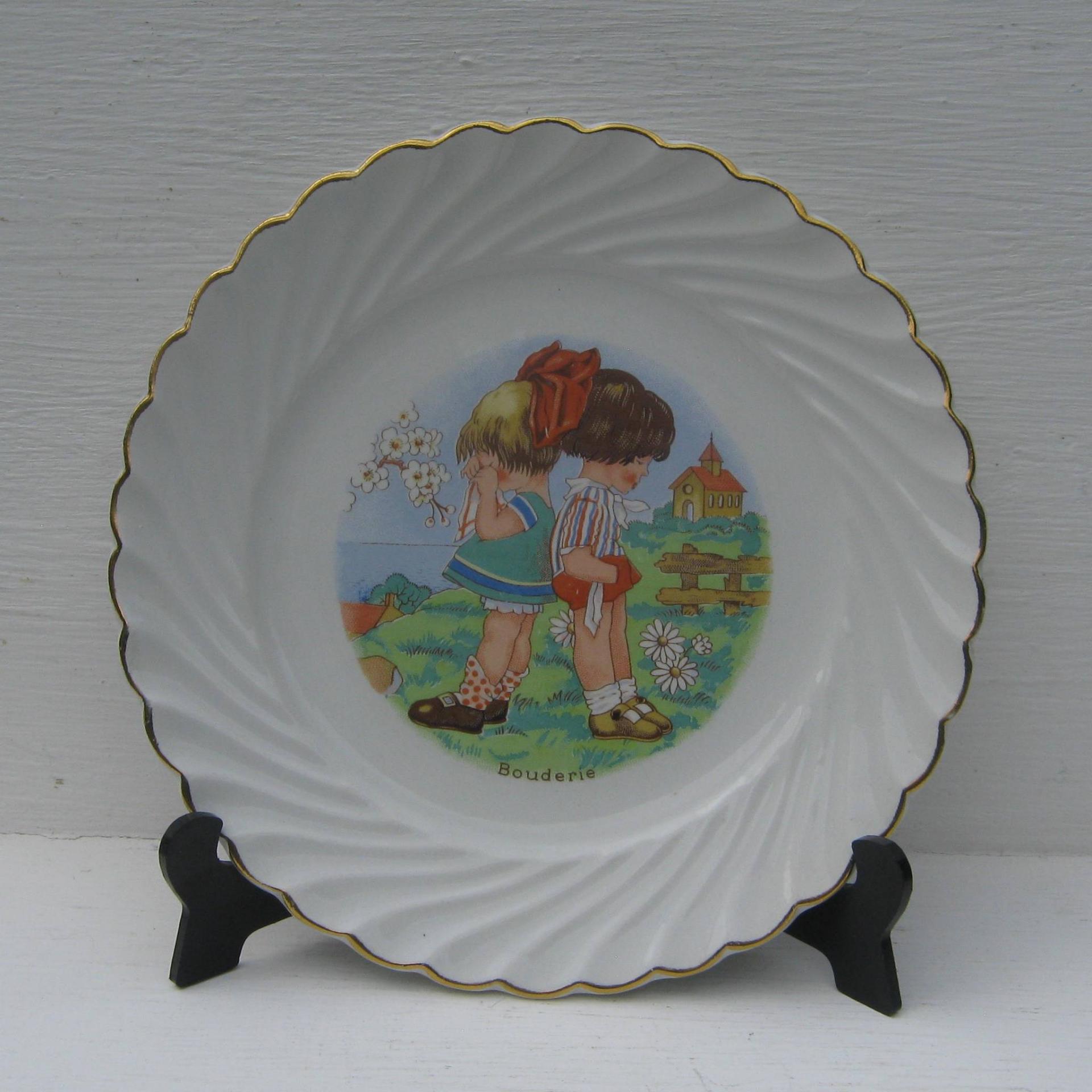 Ancienne assiette a dessert decor enfants bouderie 1