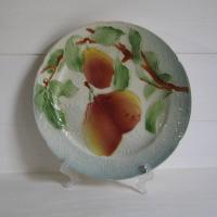 Ancienne assiette en barbotine decor poires 1