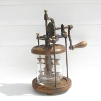 Ancienne baratte a beurre en bois metal et bol en verre souffle 1
