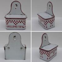 Ancienne boite a allumettes en tole emaillee decor damier rouge et blanc ecriture rouge 3