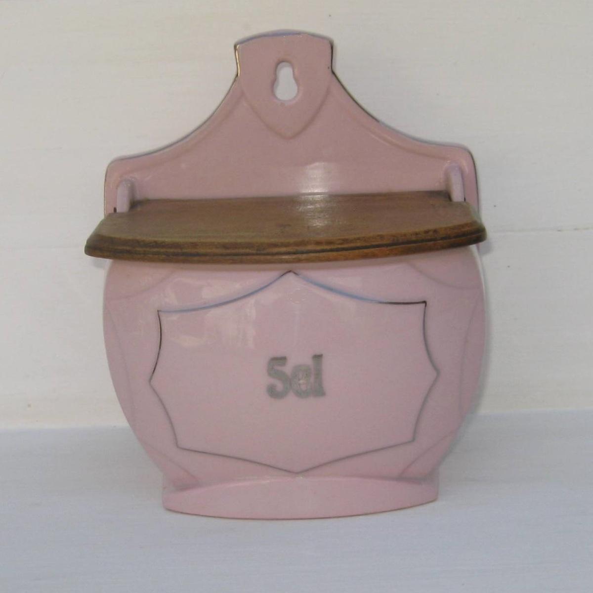 Ancienne boite a sel en porcelaine rose 1