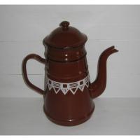 Ancienne cafetiere en tole emaillee marron a frise geometrique blanche 3