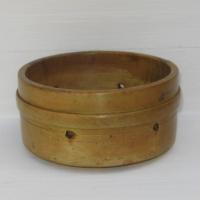 Ancienne faisselle ou moule a fromage en bois 1