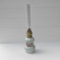 Ancienne lampe a petrole decor eventail 1