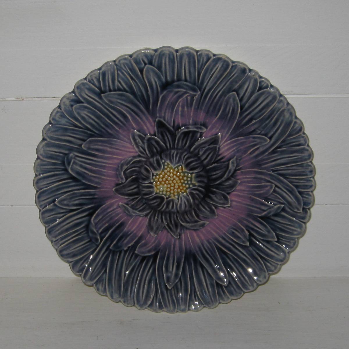 Assiette barbotine chrysantheme 1