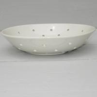 Assiette egouttoir a fraises ou a fromage frais faisselle ancienne en faience blanche de digoin sarreguemines 3