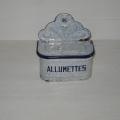Ancienne boîte à allumettes en tôle émaillée fond blanc marbré de bleu