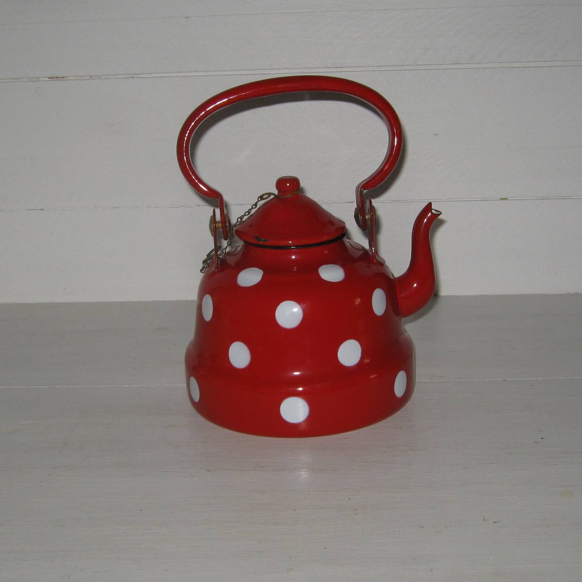 Bouilloire rouge a pois blancs 1