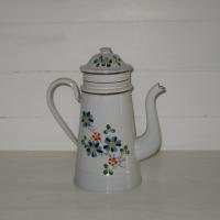 Cafetiere emaillee blanche a fleurs 1