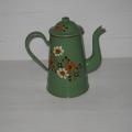 Ancienne cafetière en tôle émaillée fond vert décoré de fleurs