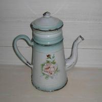 Cafetiere tole emaillee decor de roses et de pensees 1