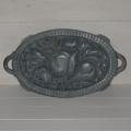 Ancien dessous de plat art déco en fonte émaillée bleu gris décor fleurs et fruits