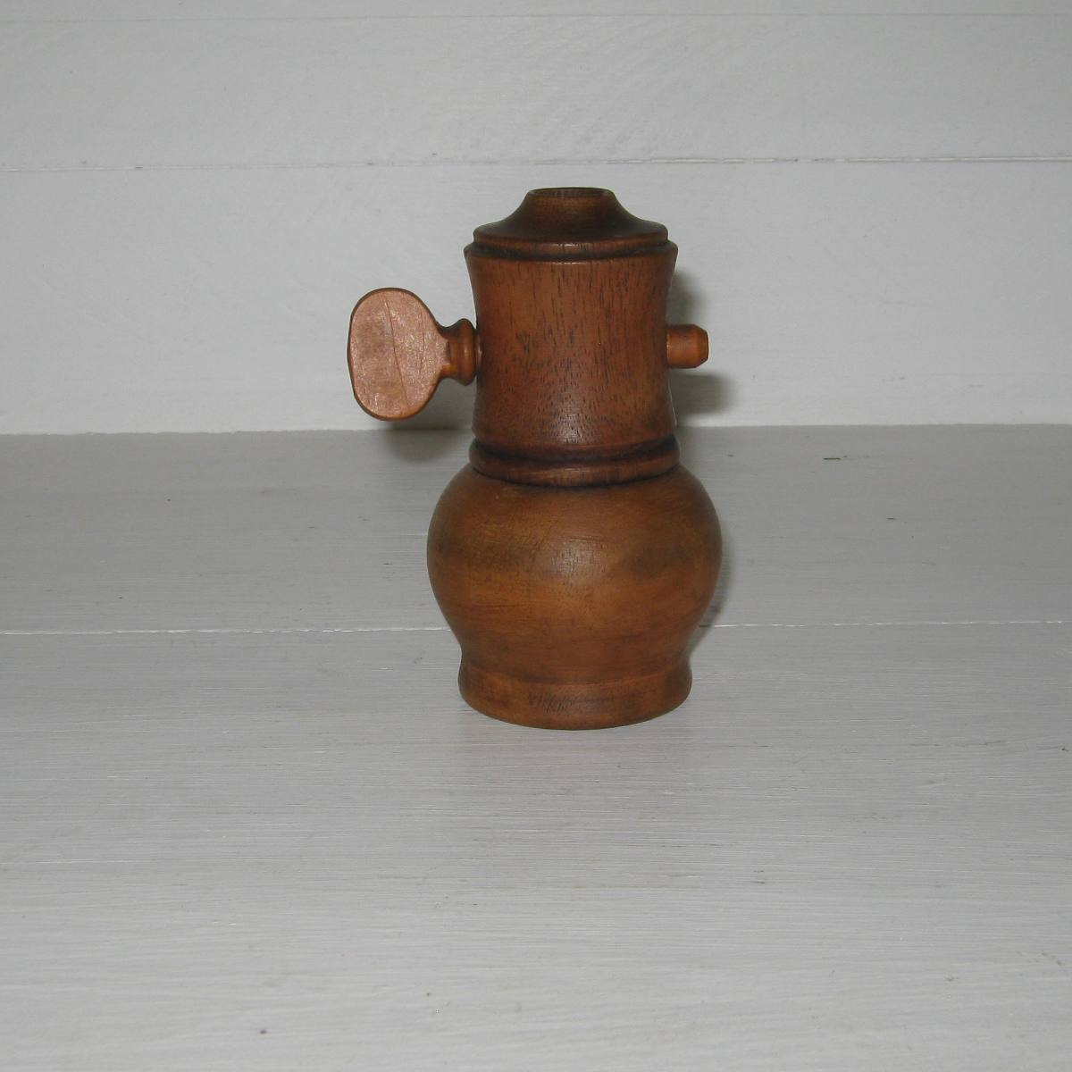 Egrugeoir en bois 1