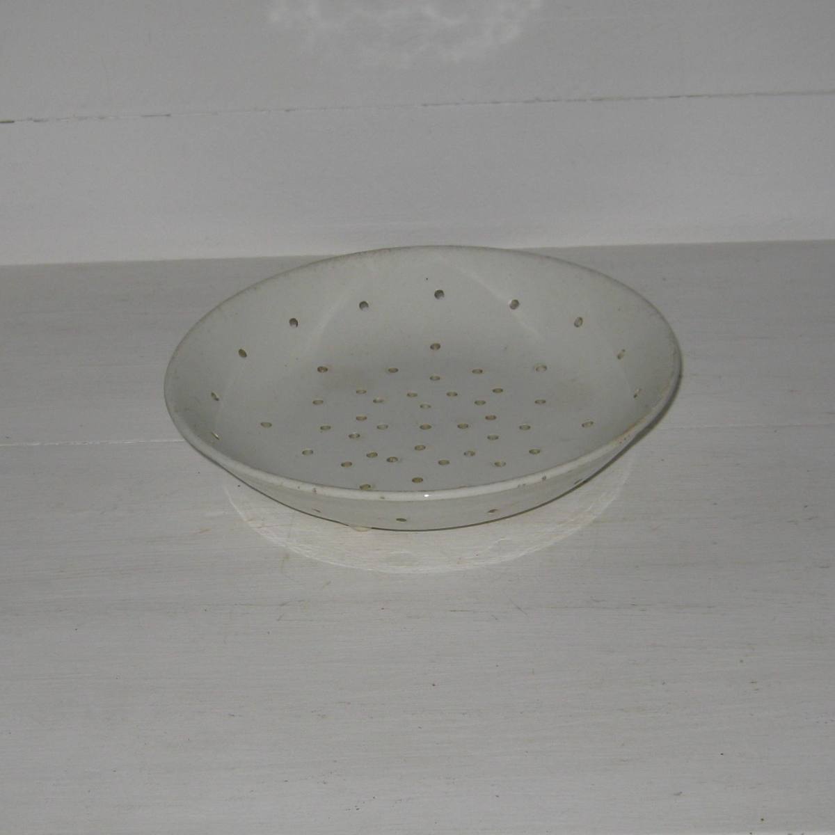 Faisselle blanche luneville 1