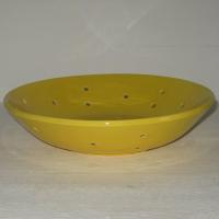 Faisselle en faience jaune 1