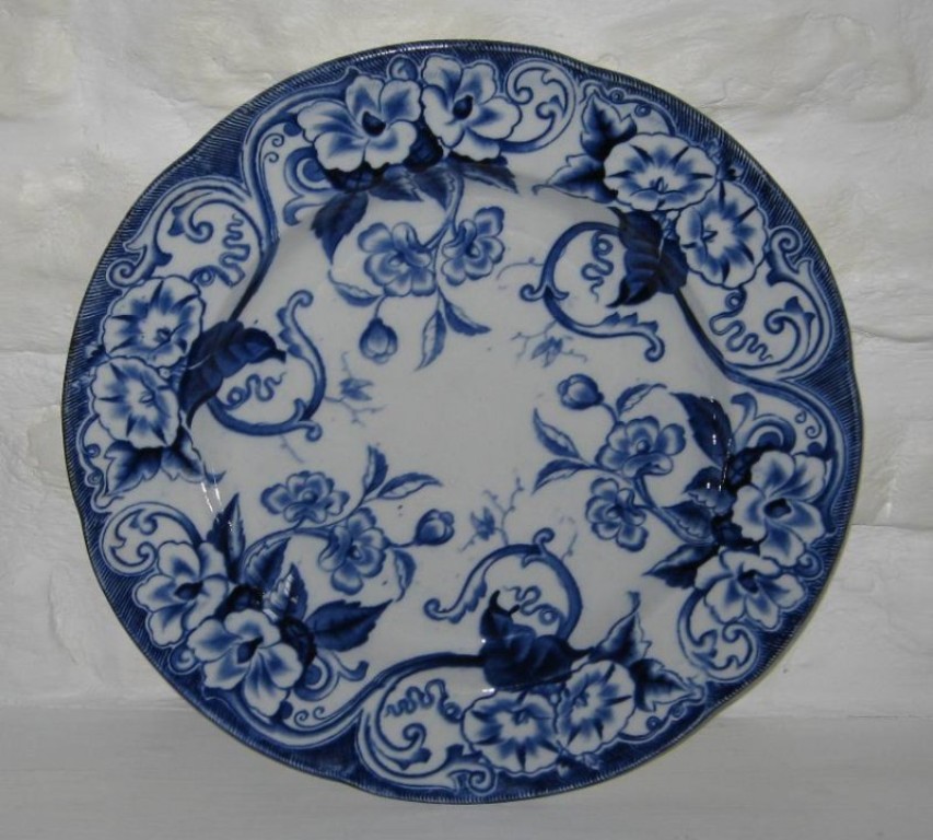 Grand plat rond provenant du service flora creil et montereau 5