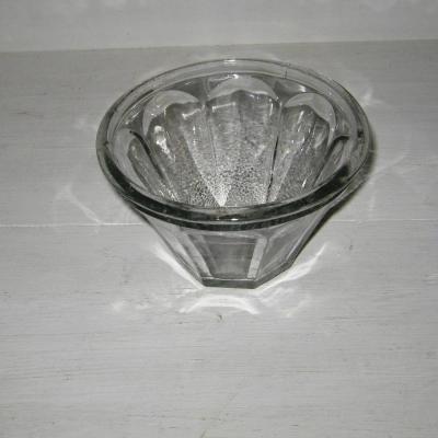 Ancien pot à confiture en verre moulé de forme conique