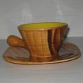 Grande tasse et sa sous-tasse faux bois intérieur jaune Vallauris vintage