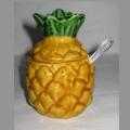 Moutardier en barbotine représentant un ananas