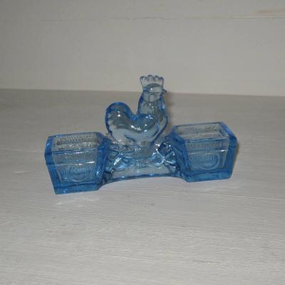 Ancienne salière poivrière verre moulé bleu prise forme coq