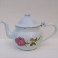 Ancienne théière en tôle émaillée blanche décor de roses
