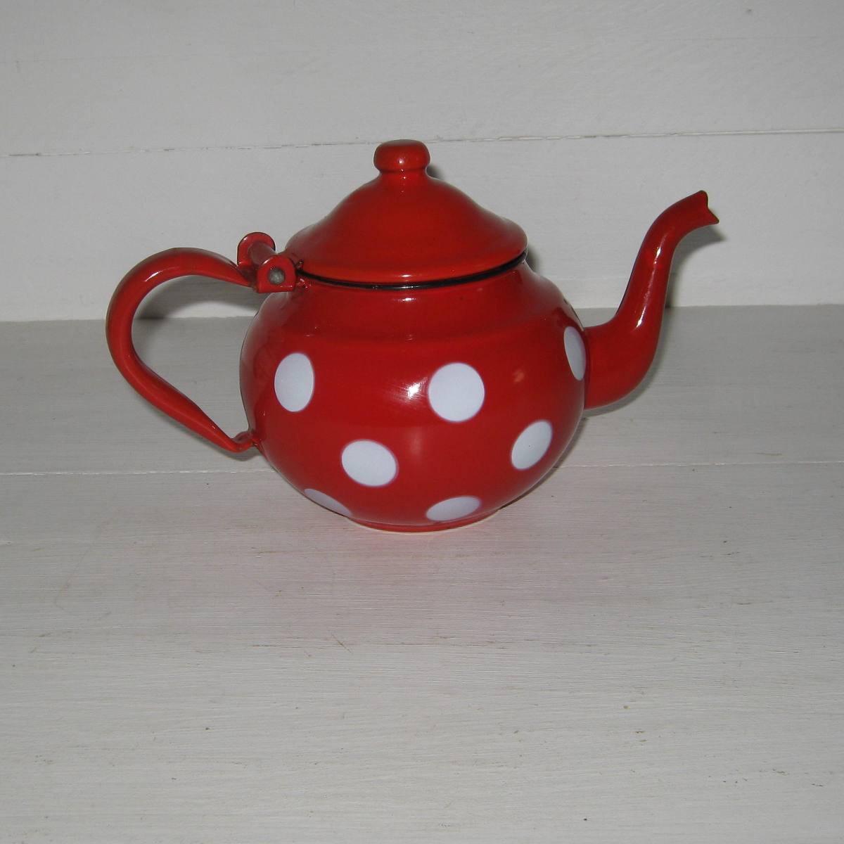 Theiere rouge a pois blancs 1