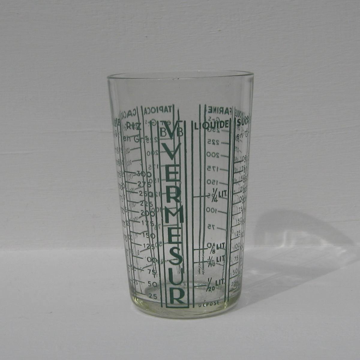 Verre doseur gradué vintage Henkel en verre décor pomme 500 ml – La Roue du  Passé